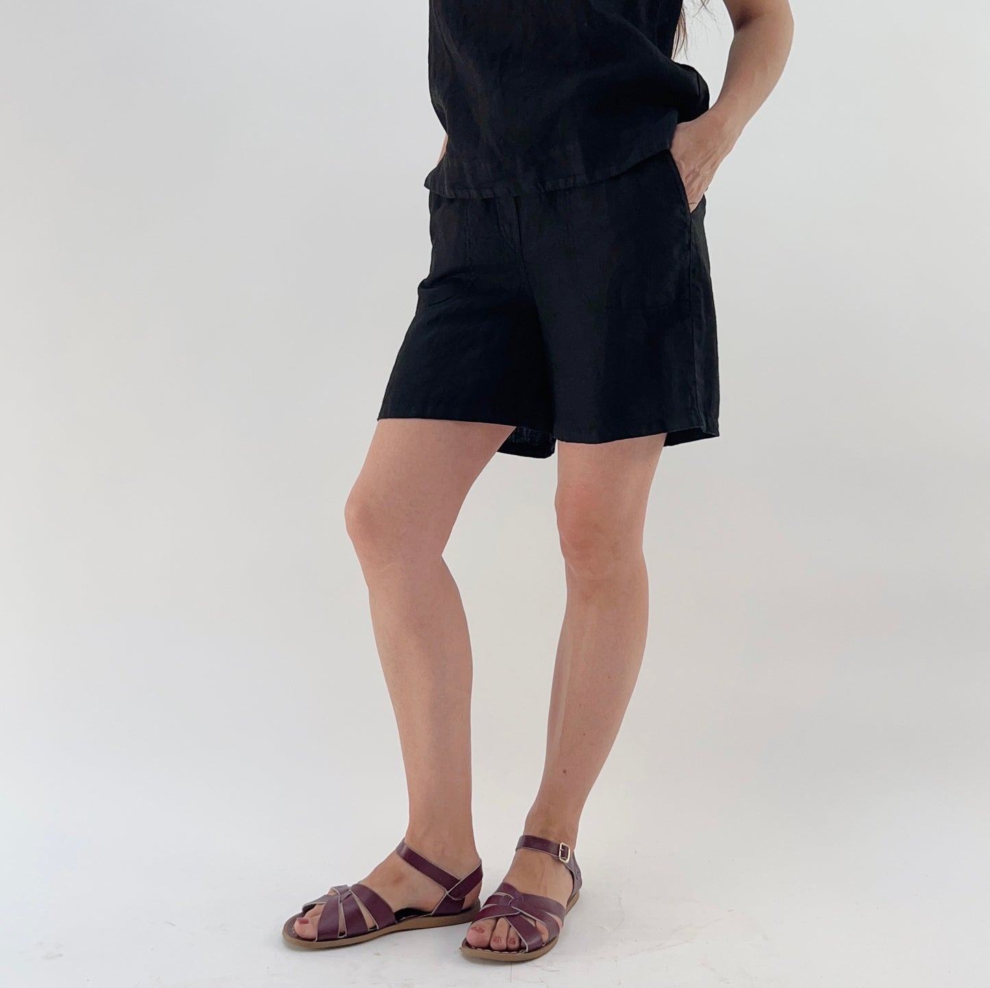 Cut Loose | Easy Linen Shorts in Black