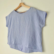 Load image into Gallery viewer, Cut Loose | High Low Linen Tee in Levandula
