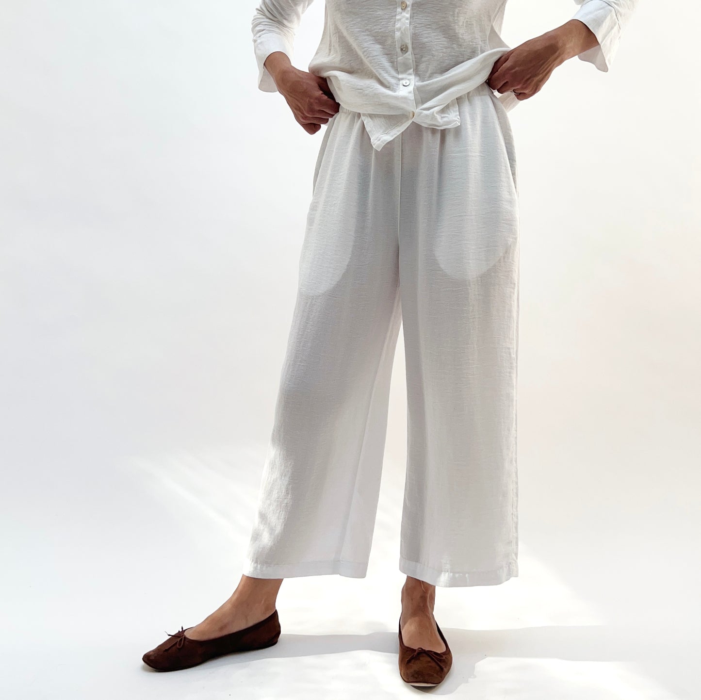 Eleven Stitch | Crinkle Travel Summer Crop Pant in Chalk