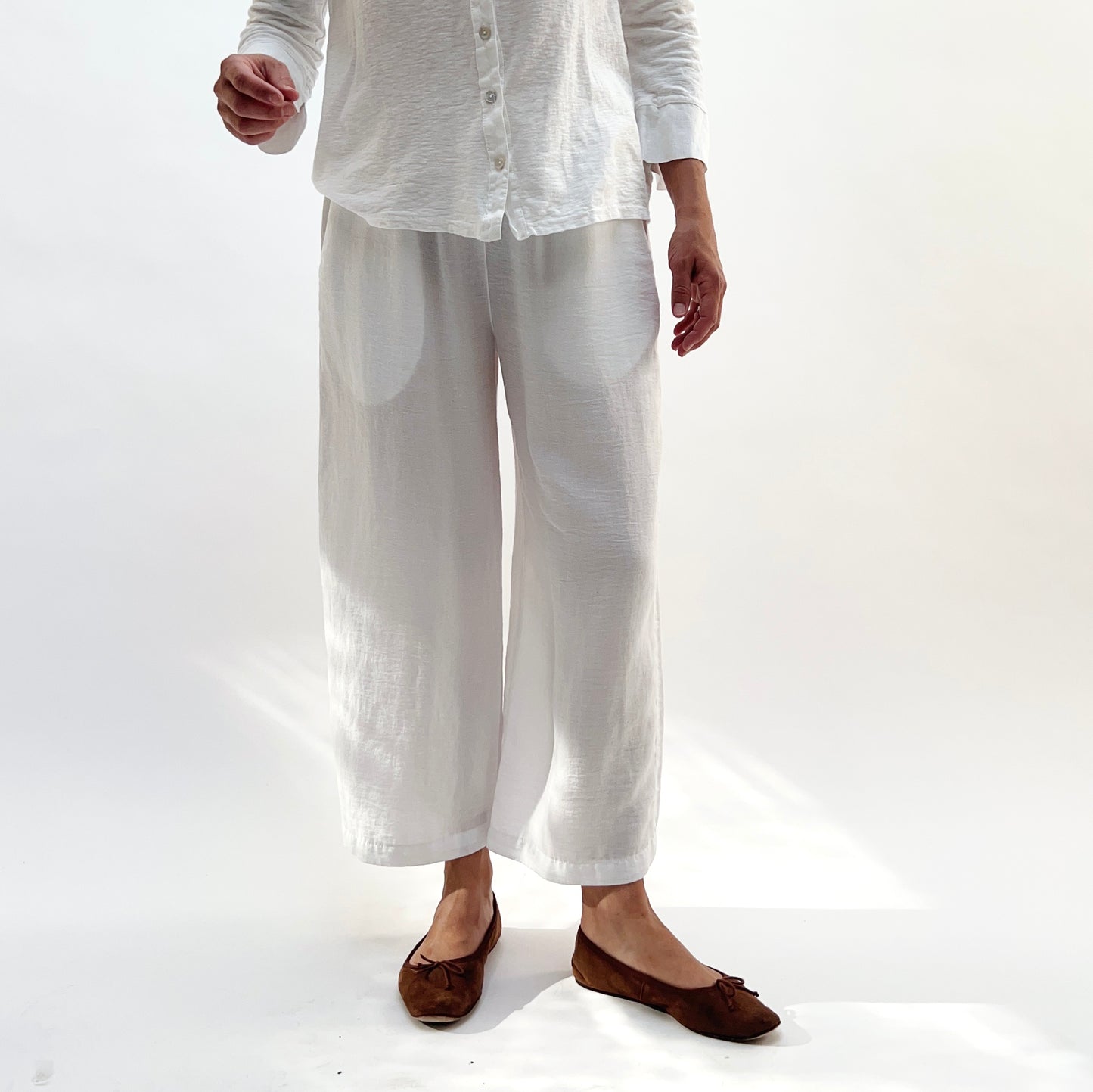 Eleven Stitch | Crinkle Travel Summer Crop Pant in Chalk