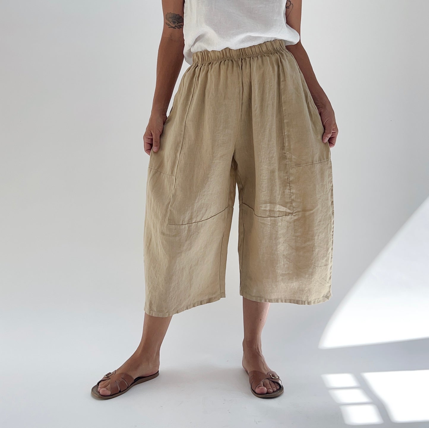 Cut Loose | Hanky Linen Balloon Crop Pant in Cashew