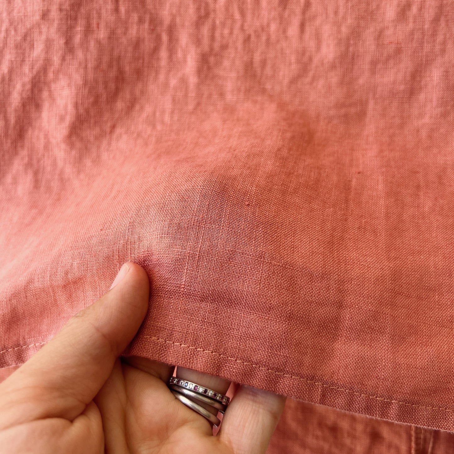 Cut Loose | High Low Linen Tee in Tandoori