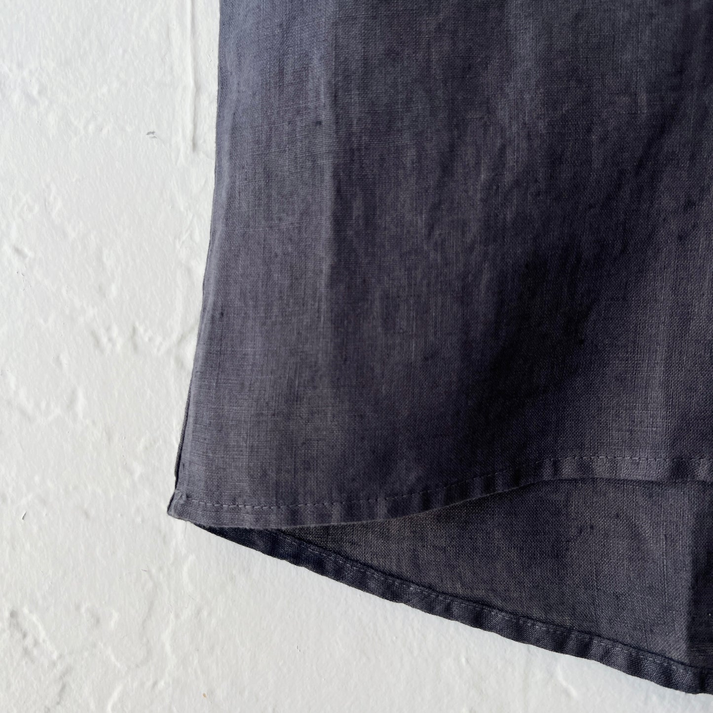 Cut Loose | High Low Linen Tee in Gull