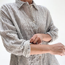 Load image into Gallery viewer, Cut Loose | Grid Swing Blouse in Laundered
