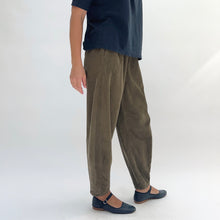 Load image into Gallery viewer, Fenini | Pleated Corduroy Lantern Pant in Olive
