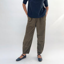 Load image into Gallery viewer, Fenini | Pleated Corduroy Lantern Pant in Olive
