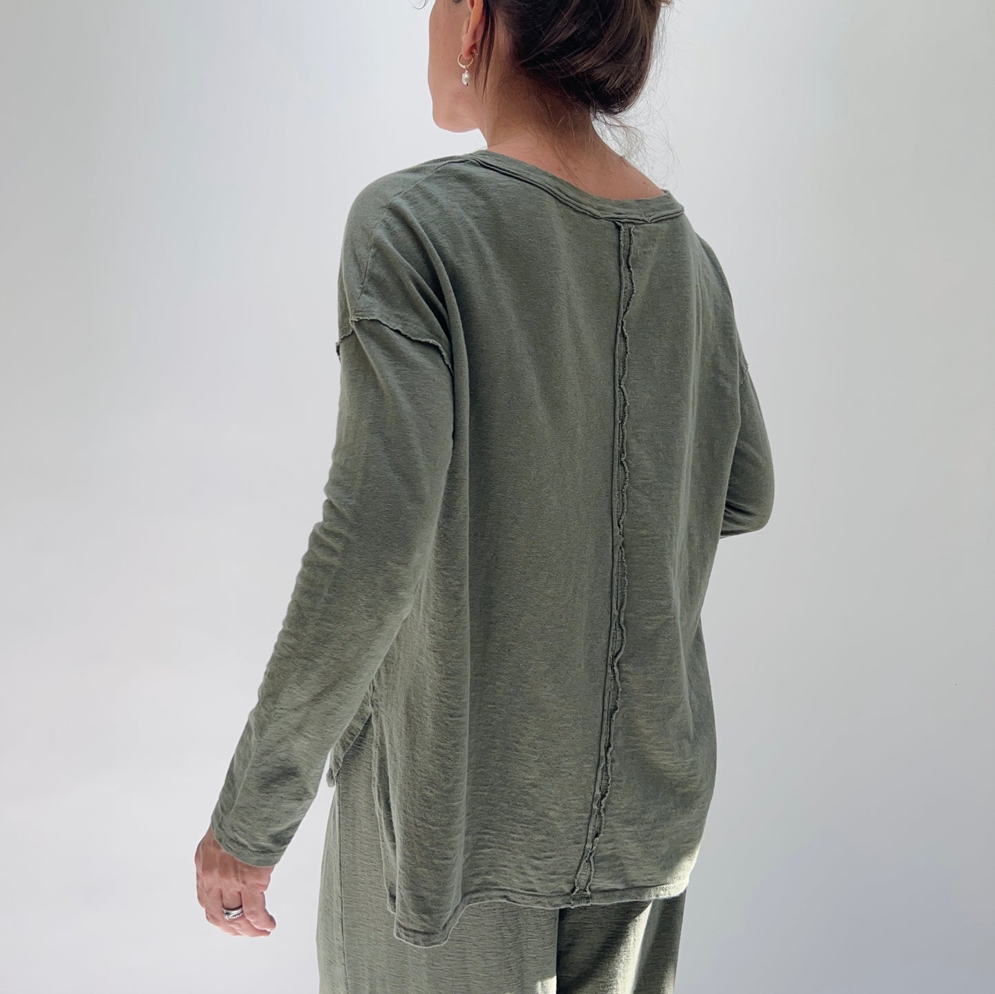 Cut Loose | Deep V Pocket Top in Kelp