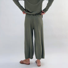 Load image into Gallery viewer, Cut Loose | Cropped Pant with Darts in Kelp
