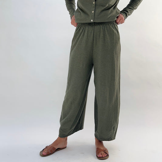 Cut Loose | Cropped Pant with Darts in Kelp