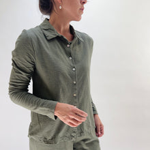 Load image into Gallery viewer, Cut Loose | Fitted Shirt in Kelp
