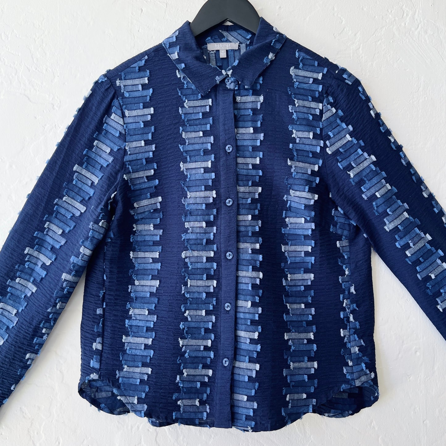 Embroidered Cotton Shaped Hem Shirt in Navy