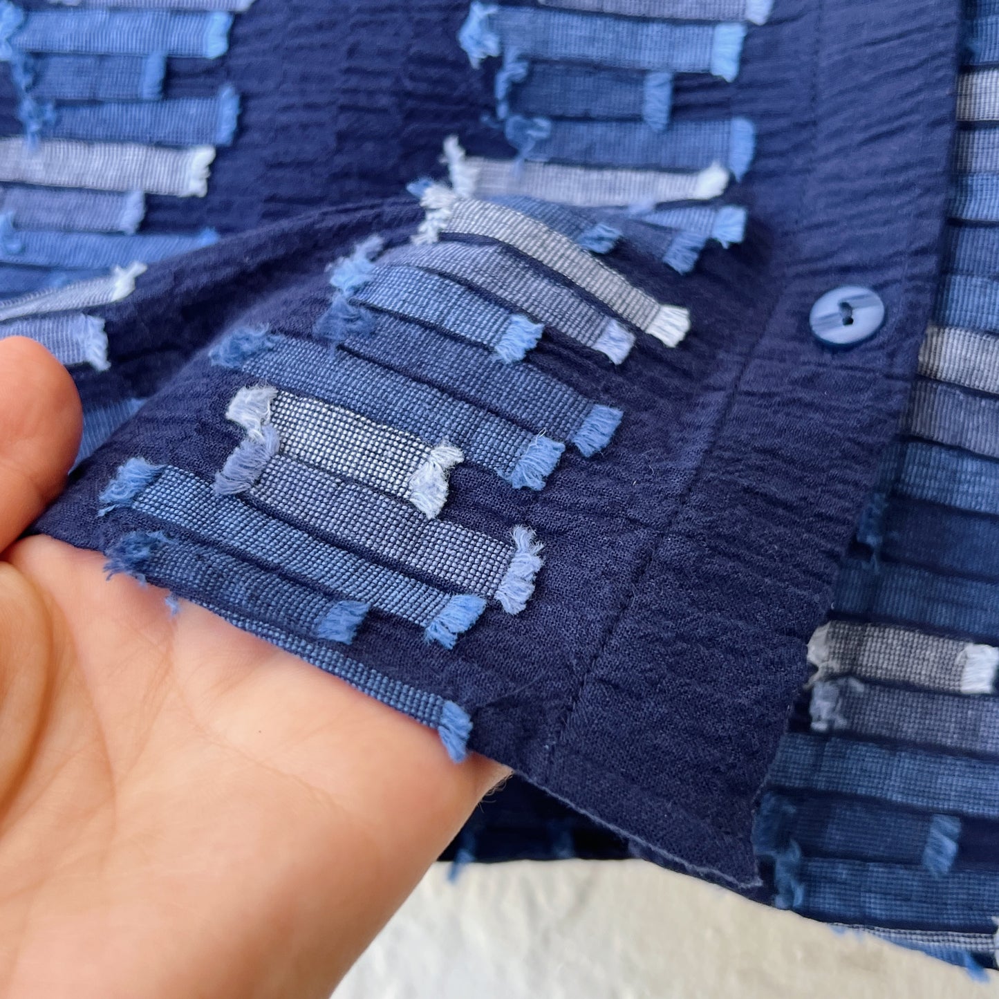 Embroidered Cotton Shaped Hem Shirt in Navy