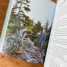 Load image into Gallery viewer, Martha Stewart&#39;s Gardening Handbook
