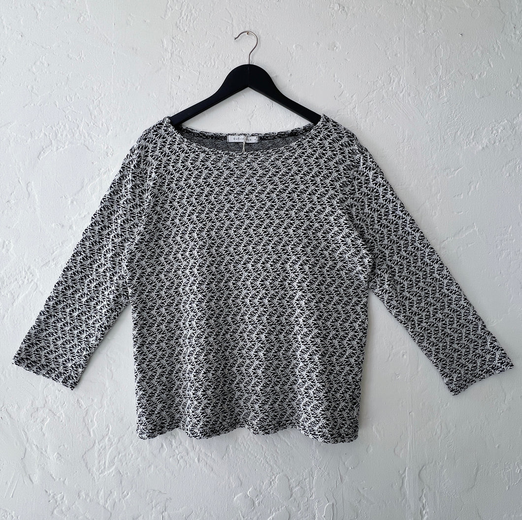 Cut Loose | Wavy Crochet Knit 3/4 Sleeve Boatneck Tee in Laundered