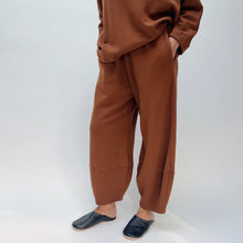 Load image into Gallery viewer, Bryn Walker | Oliver Fleece Pant in Pinecone
