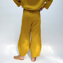 Load image into Gallery viewer, Bryn Walker | Oliver Fleece Pant in Dandelion
