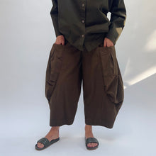 Load image into Gallery viewer, Eleven Stitch | Double Pocket Cotton Pant in Olive
