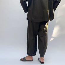 Load image into Gallery viewer, Eleven Stitch | Snap Doreen Pant in Olive

