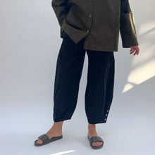 Load image into Gallery viewer, Eleven Stitch | Doreen Pant in Black
