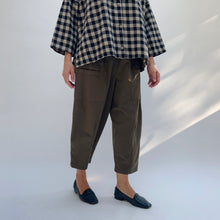 Load image into Gallery viewer, Eleven Stitch | Emily Pant in Olive

