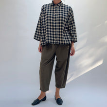 Load image into Gallery viewer, Eleven Stitch | Emily Pant in Olive
