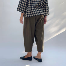 Load image into Gallery viewer, Eleven Stitch | Emily Pant in Olive
