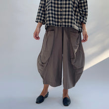 Load image into Gallery viewer, Eleven Stitch | Double Pocket Cotton Pant in Clove
