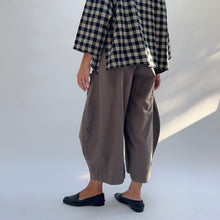 Load image into Gallery viewer, Eleven Stitch | Double Pocket Cotton Pant in Clove
