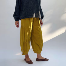 Load image into Gallery viewer, Eleven Stitch | Corduroy Doreen Pant in Kiwi

