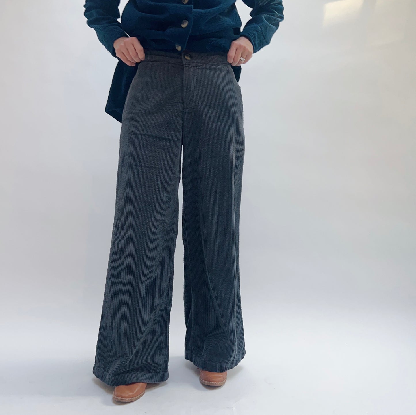 Lux Corduroy Wide Leg Zip Pants in Gull