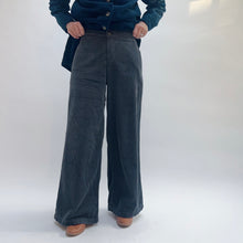 Load image into Gallery viewer, Cut Loose | Lux Corduroy Wide Leg Zip Pants in Gull
