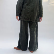 Load image into Gallery viewer, Cut Loose | Lux Corduroy Wide Leg Zip Pants in Kelp
