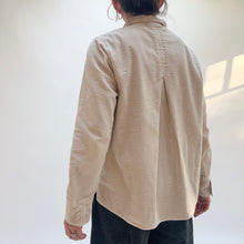 Load image into Gallery viewer, Cut Loose | Lux Corduroy Crop Shirt in Moonbeam

