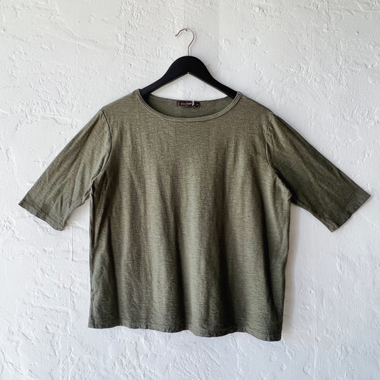 Cut Loose | Elbow Sleeve Top in Kelp