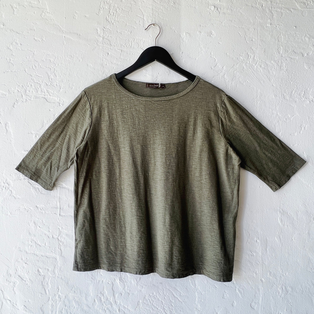 Cut Loose | Elbow Sleeve Top in Kelp