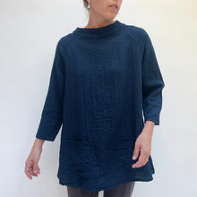 Load image into Gallery viewer, Cut Loose | Fall Parachute Raglan Pocket Top in Etan

