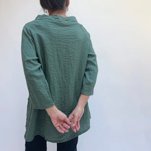 Load image into Gallery viewer, Cut Loose | Fall Parachute Raglan Pocket Top in Succulent
