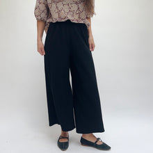 Load image into Gallery viewer, Cut Loose | Marled Sweater Knit Crop Pant in Black
