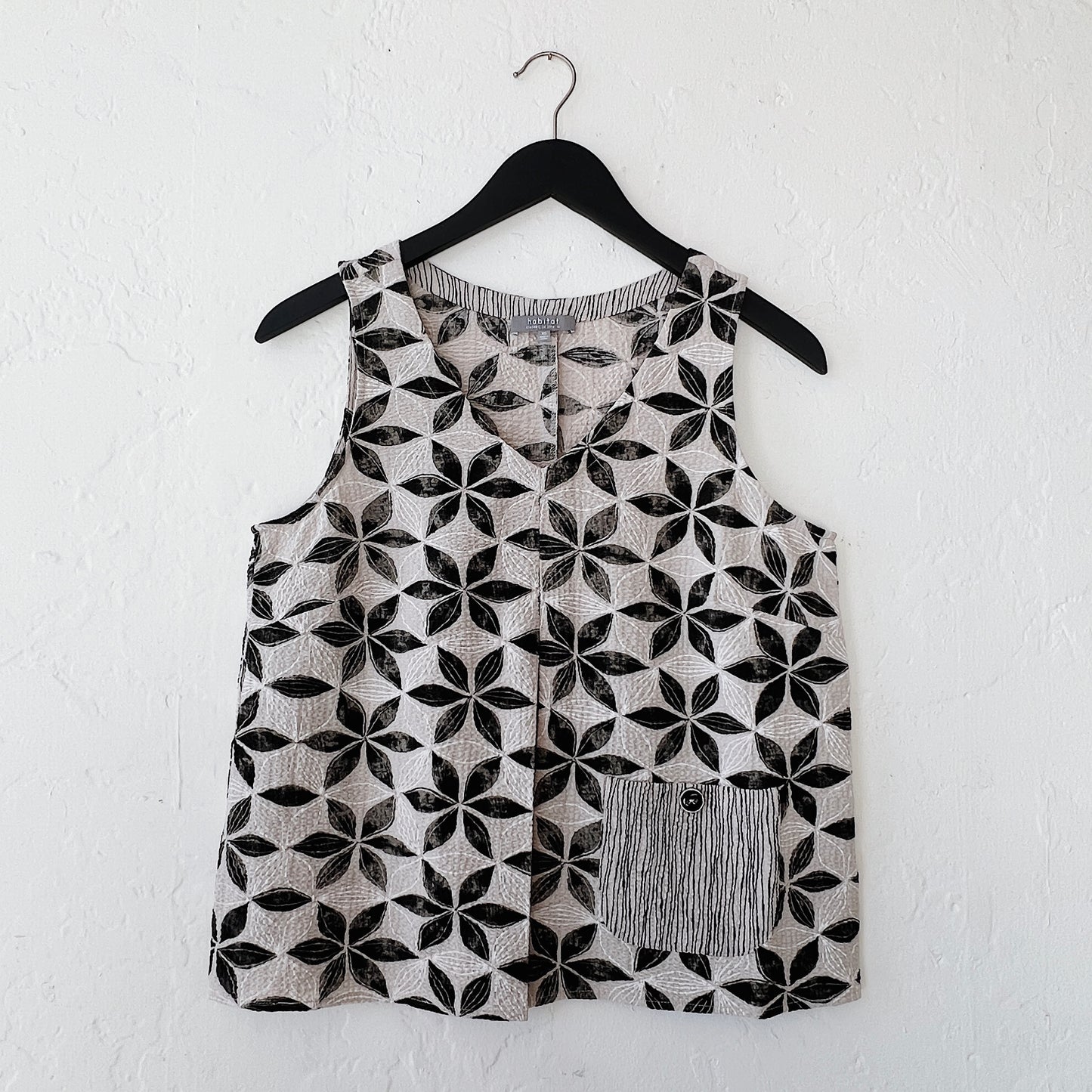 Crinkle Crepe Floral Pleat Tank in Black