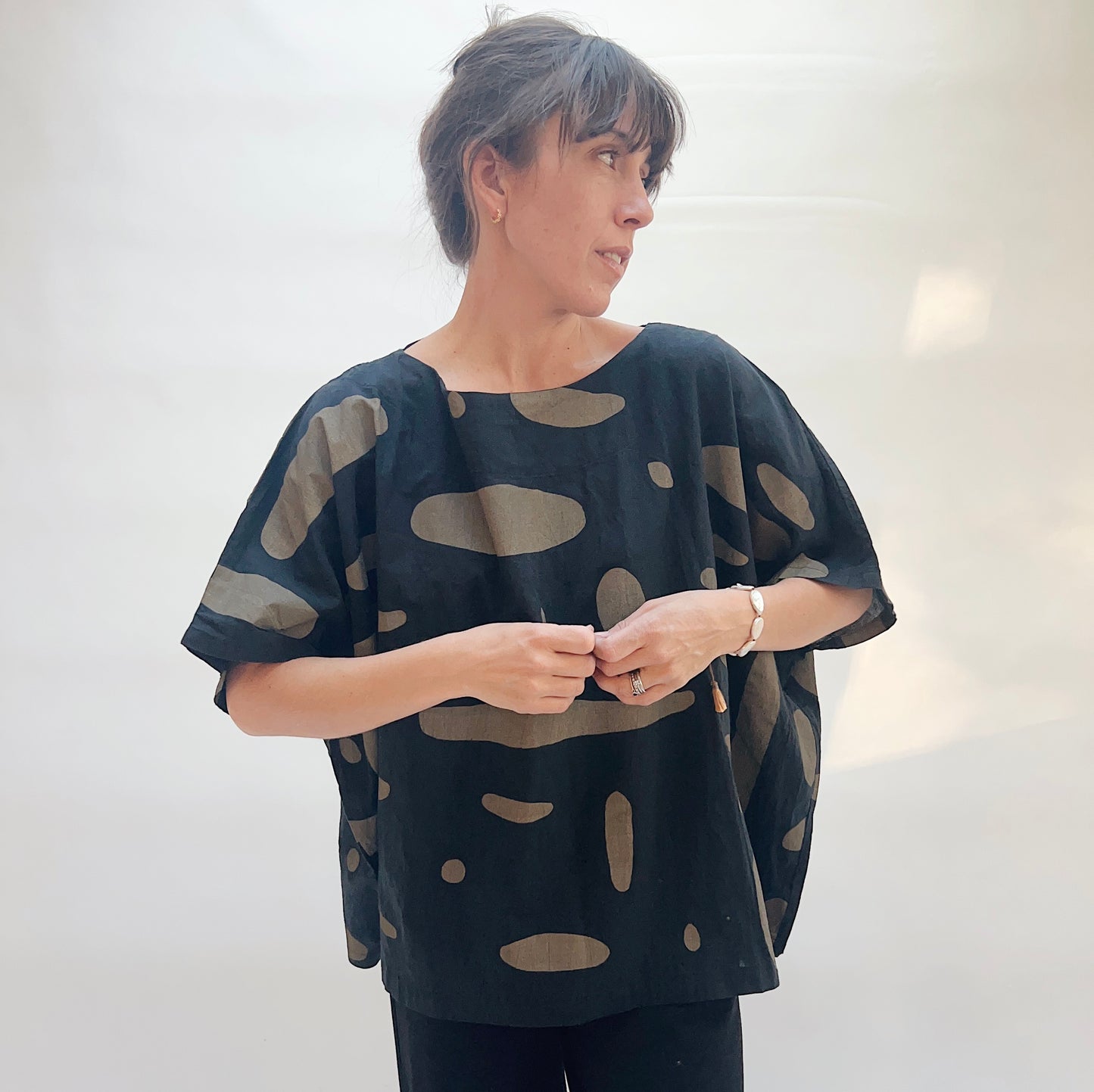 Pebble Box Top in Black