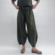 Load image into Gallery viewer, Pacific Cotton | Cotton Oliver Pant in Peppercorn
