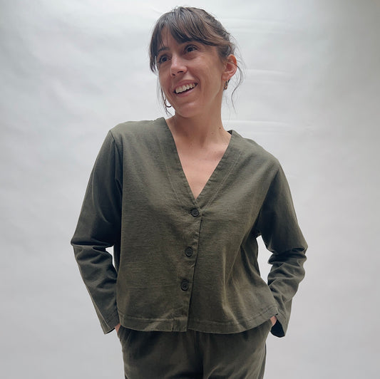 Pacific Cotton | Button Front Crop Cardigan in Peppercorn