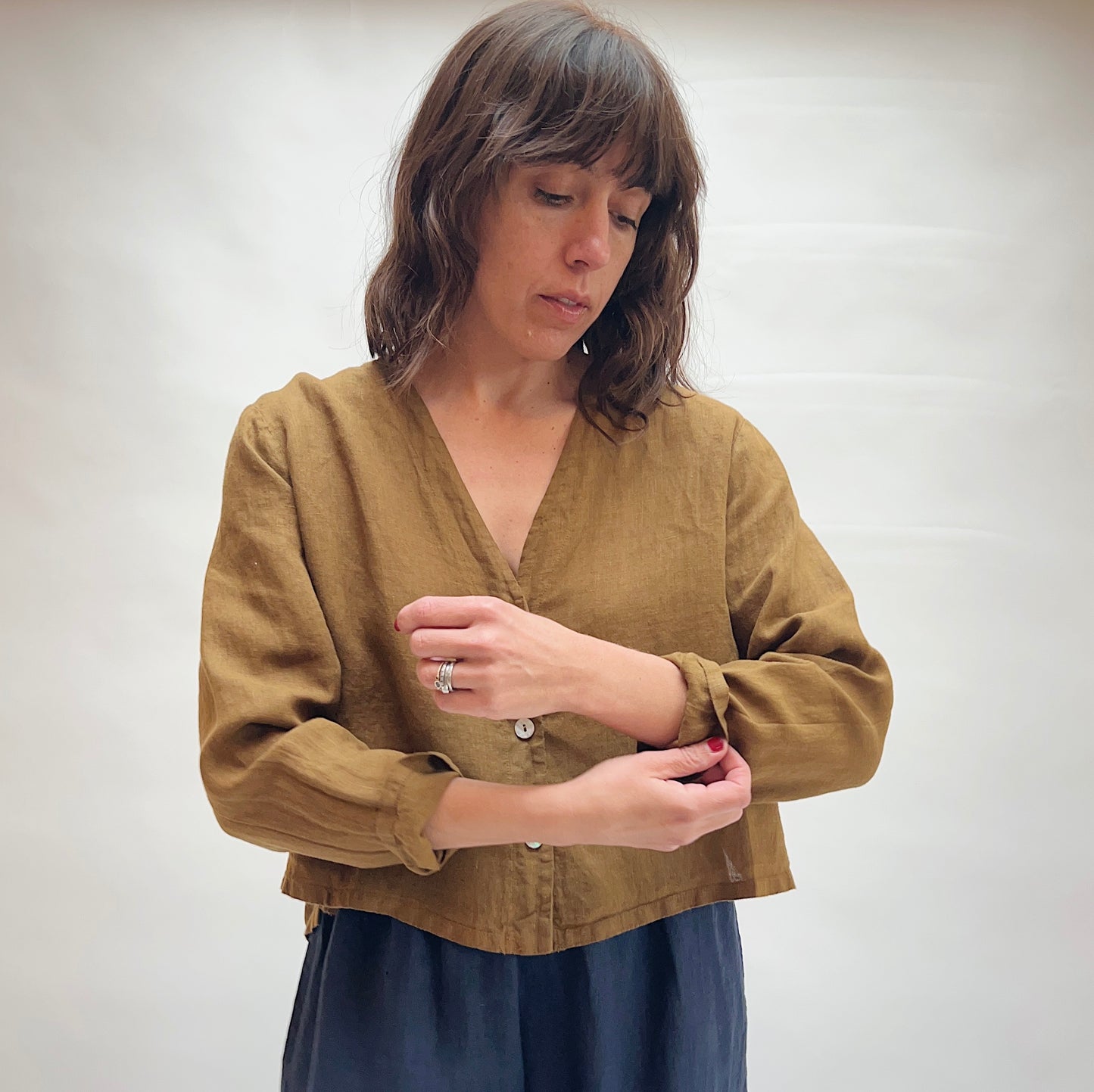 Linen Button Front Crop Cardigan in Quinquina