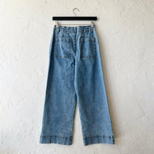 Load image into Gallery viewer, Stretch Denim Ankle Jean in Light Denim
