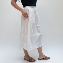 Load image into Gallery viewer, Cut Loose | Hanky Linen Side Pleat Bubble Skirt in White
