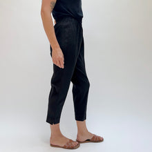 Load image into Gallery viewer, Cut Loose | Linen/Tencel Taper Crop Pant in Black
