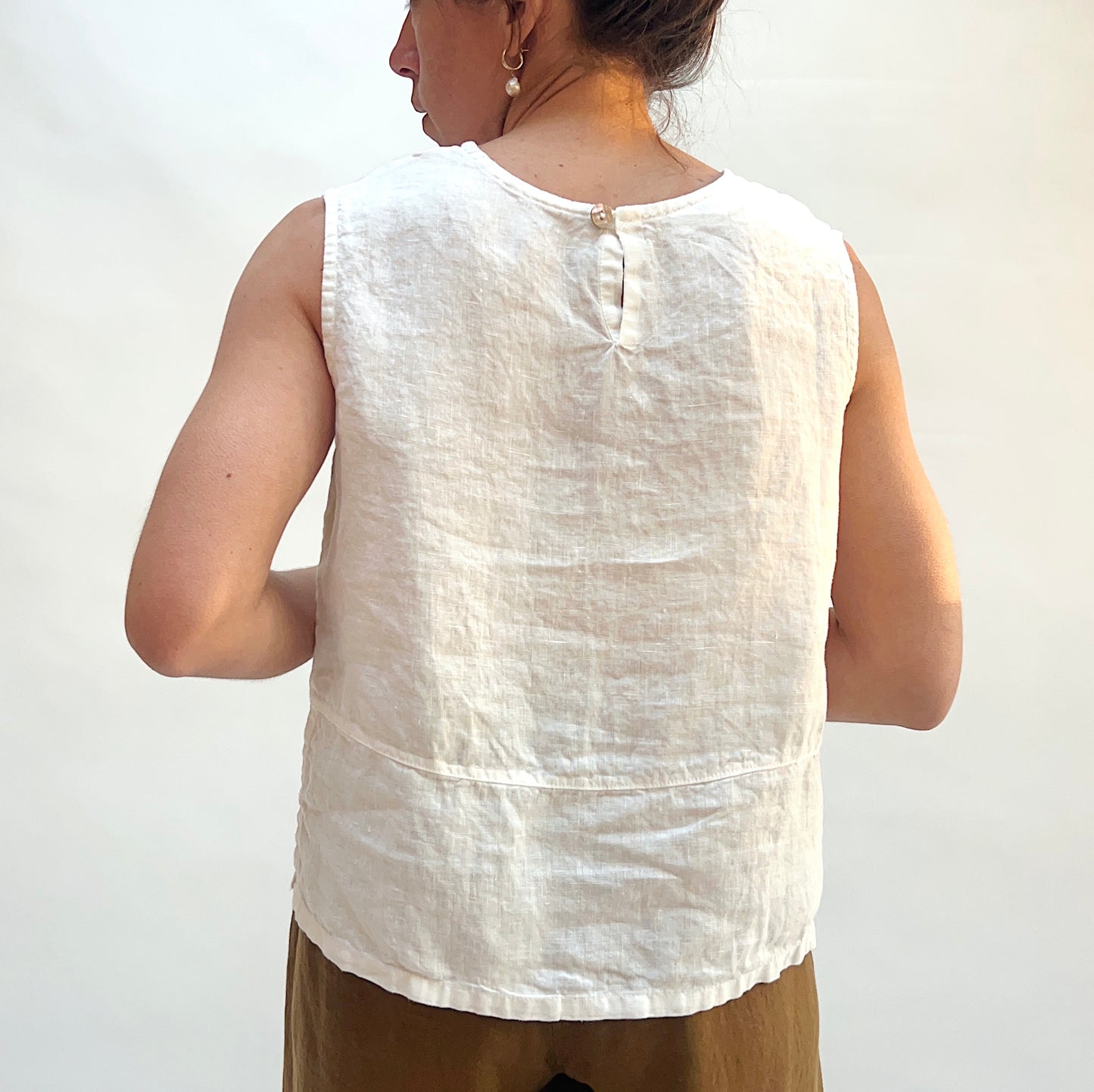 Basic Tank in White
