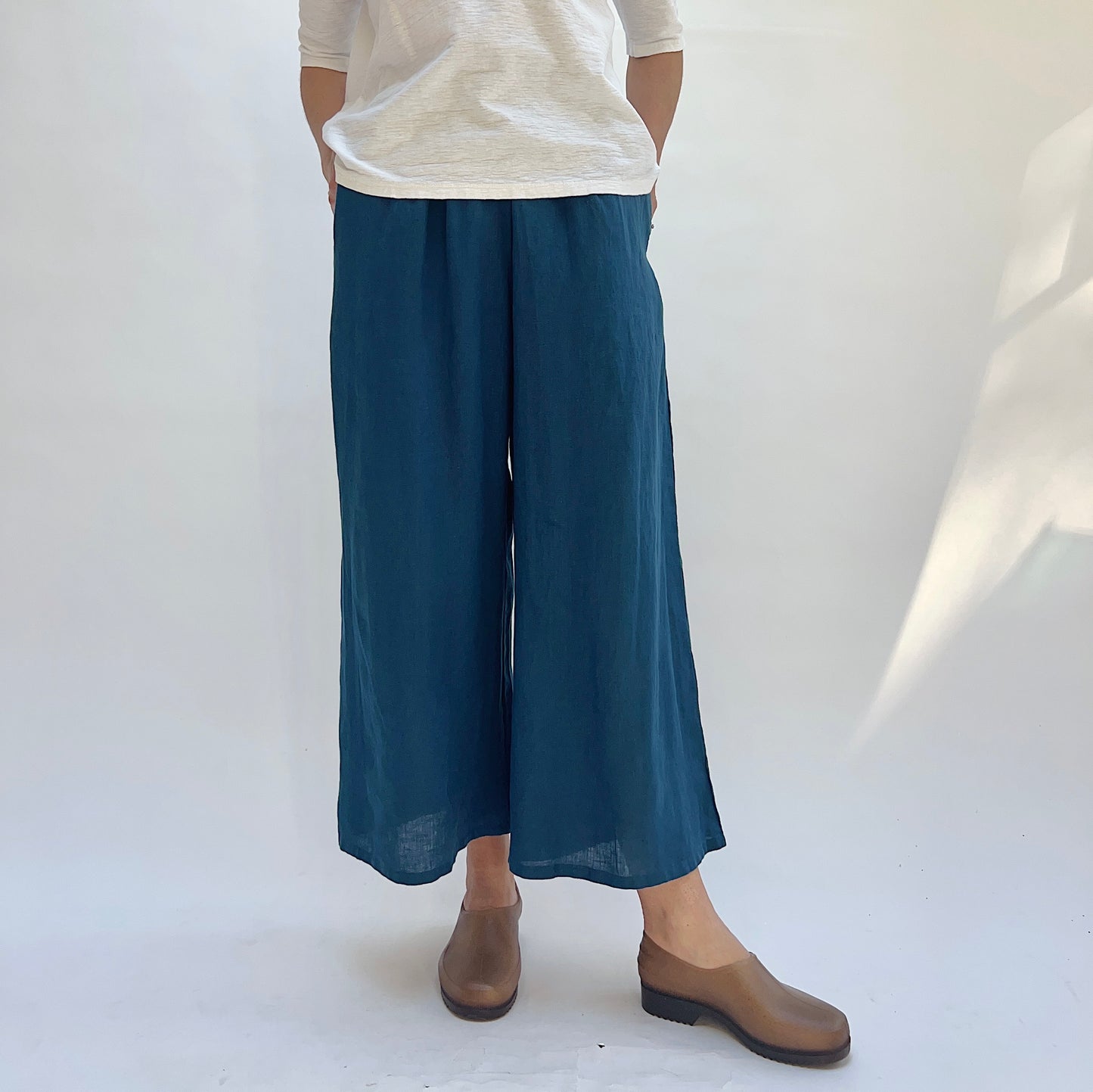 Hanky Linen Full Crop Pant in Naval