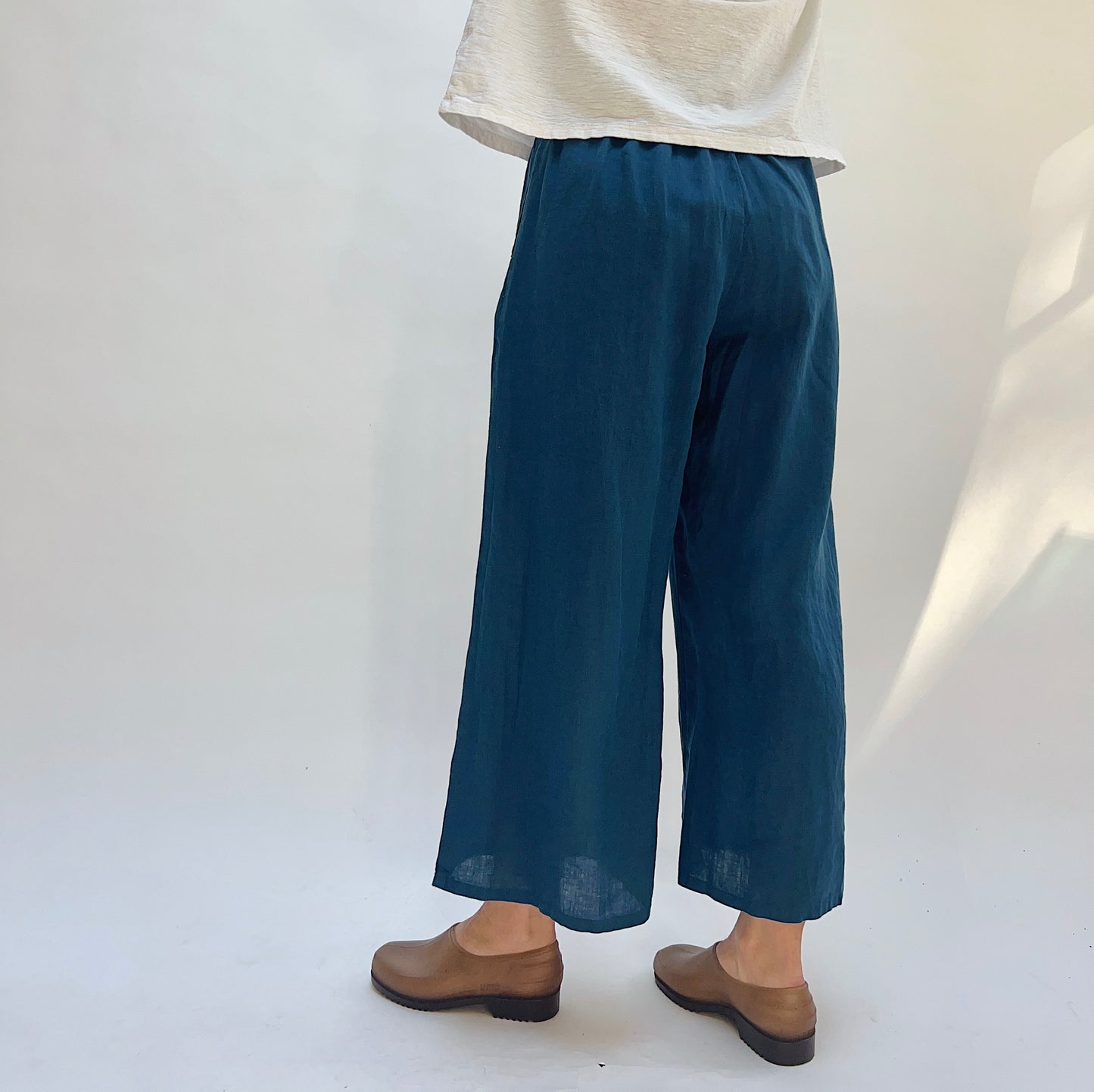 Hanky Linen Full Crop Pant in Naval