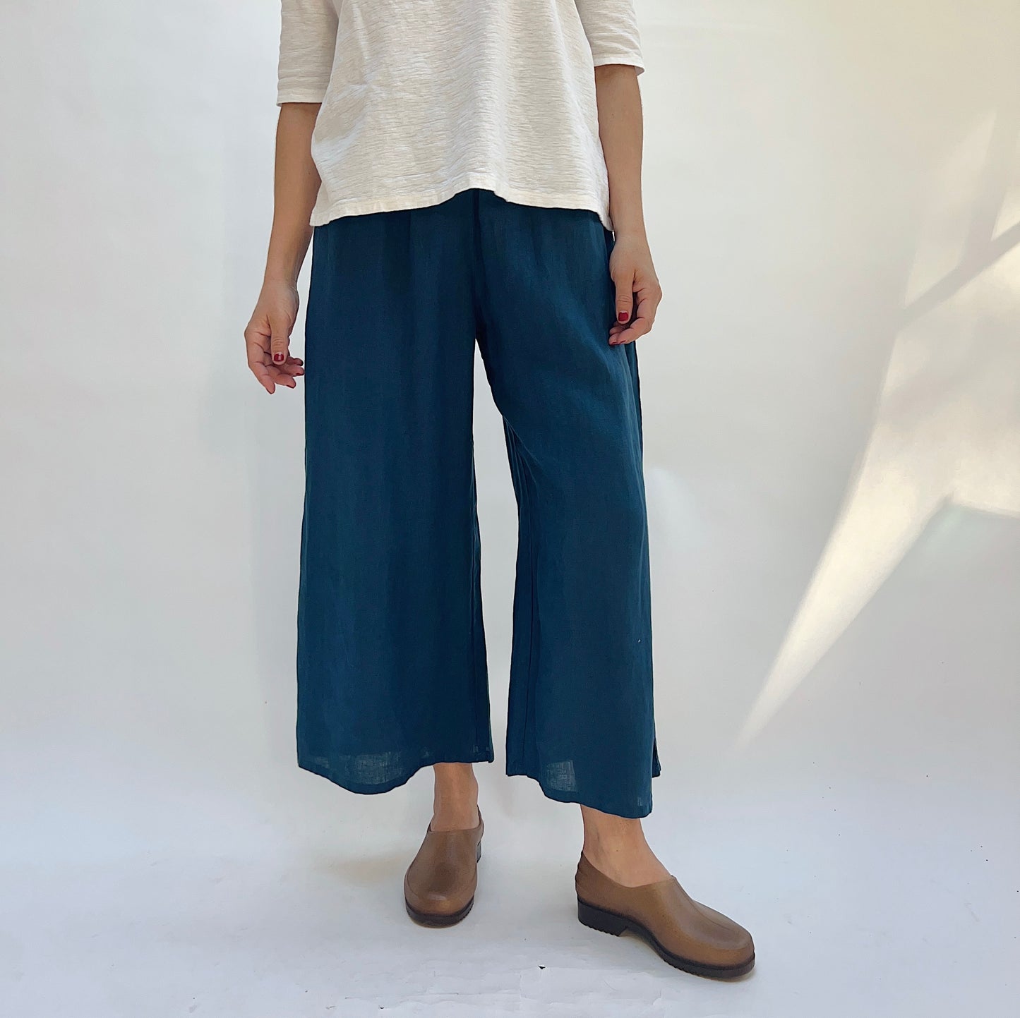 Hanky Linen Full Crop Pant in Naval